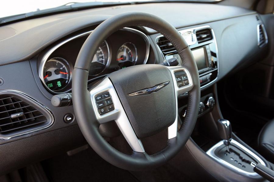  Chrysler 200 2011 года  (фото 30 из 122)